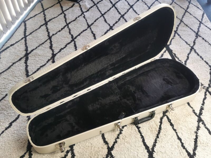 Reverend Teardrop Hardcase - Standard Guitars - Image 3