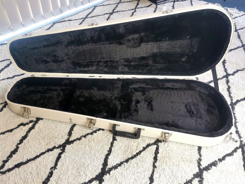 Reverend Teardrop Hardcase - Standard Guitars - Image 2